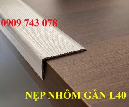 Alternative view of Nẹp Nhôm L40 Gân Chống Trơn Màu Nhôm